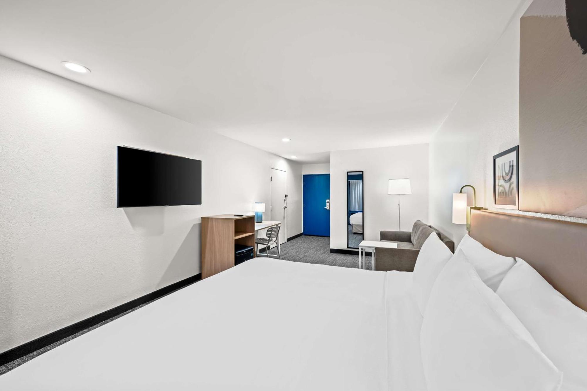 Spark By Hilton Dulles Airport 2*