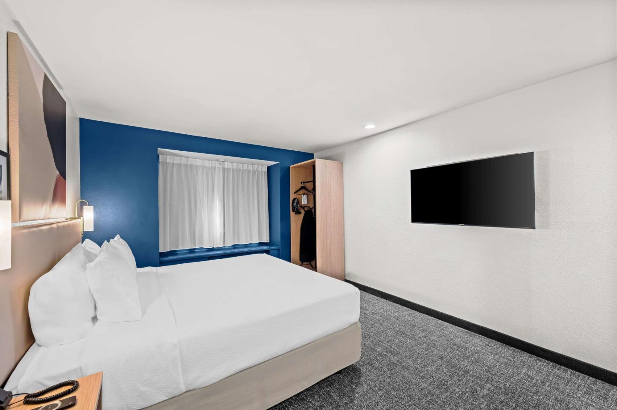 Hotel Spark By Hilton Dulles Airport 2*