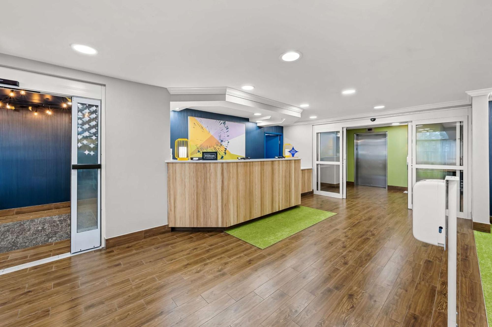 Hotel Spark By Hilton Dulles Airport